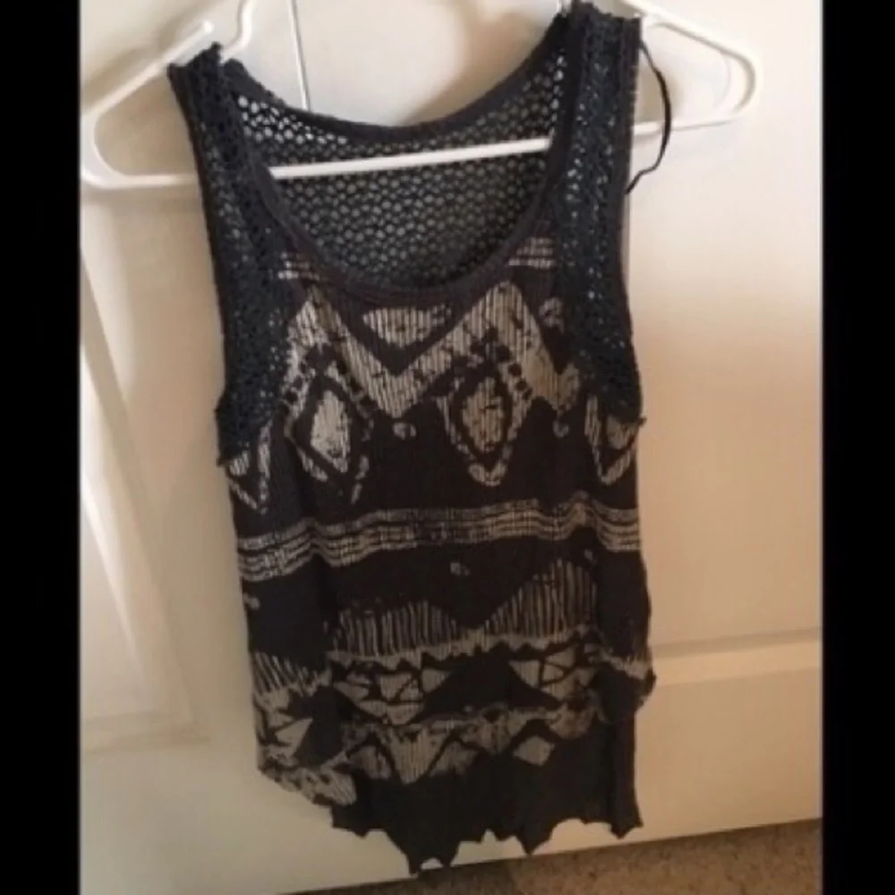 Like new!Free People Dark Grey/White Top